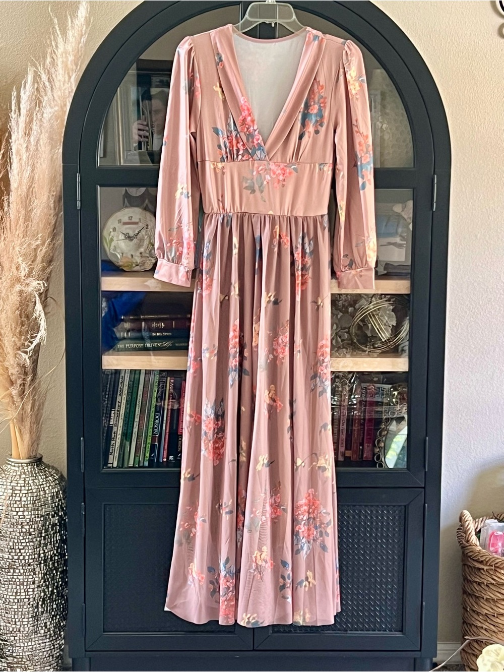 NWOT Women's Blush Floral Maxi Dress - V-Neck Long Sleeve